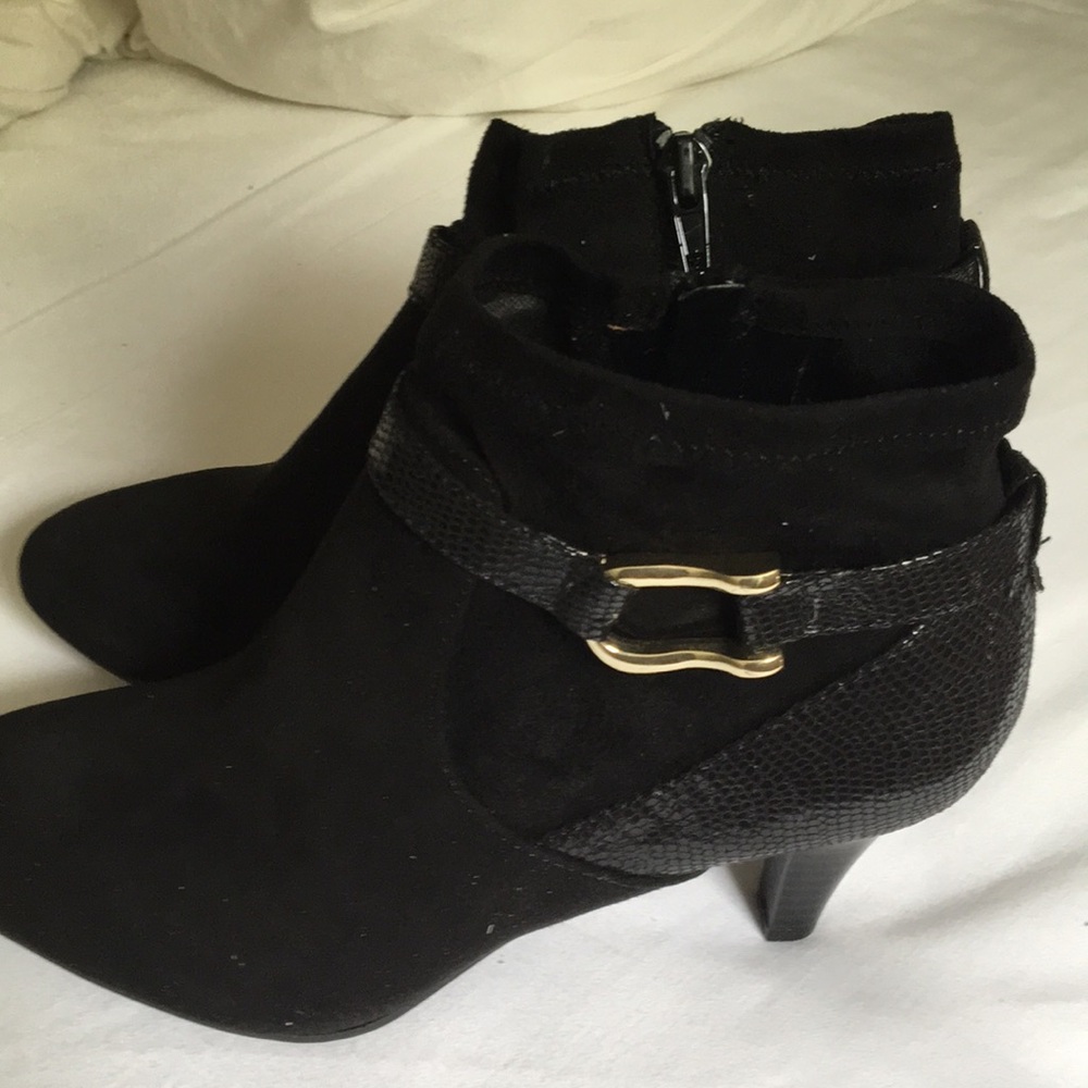 Beautiful black booties size 8